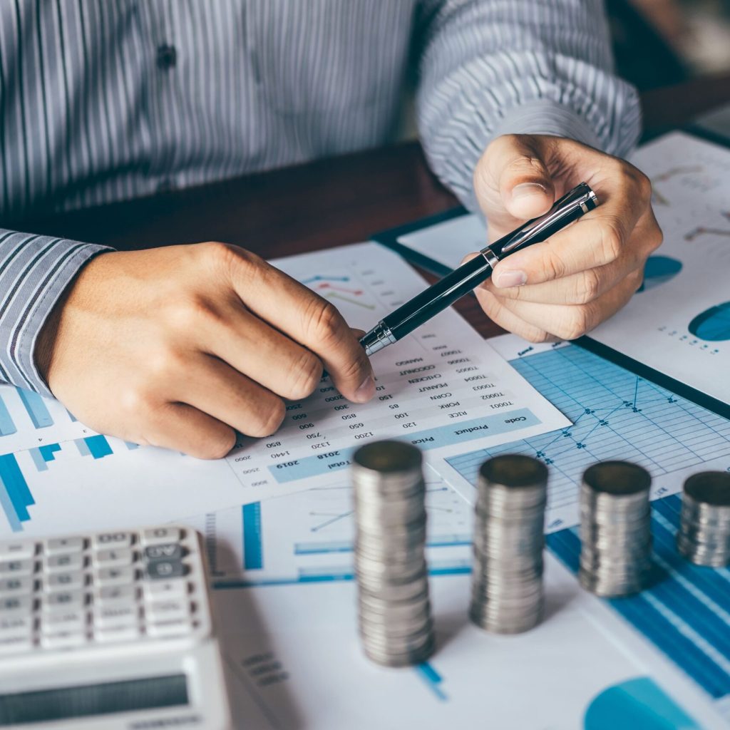 analyzing-financial-data-and-coin-stacks-on-desk-2026-01-05-05-52-03-utc